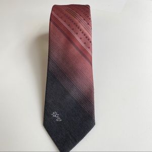Allyn St. George‎ Tie